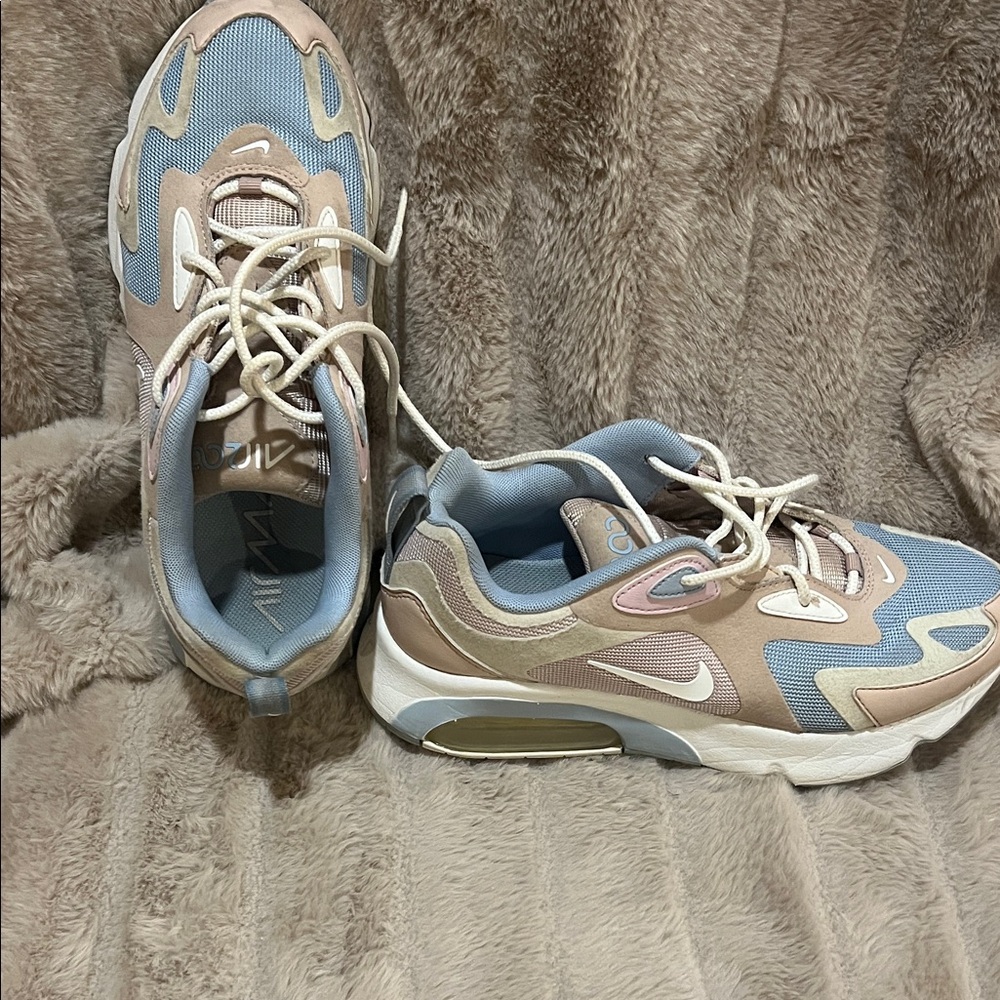 Nike Women's Blue and Beige Sneakers